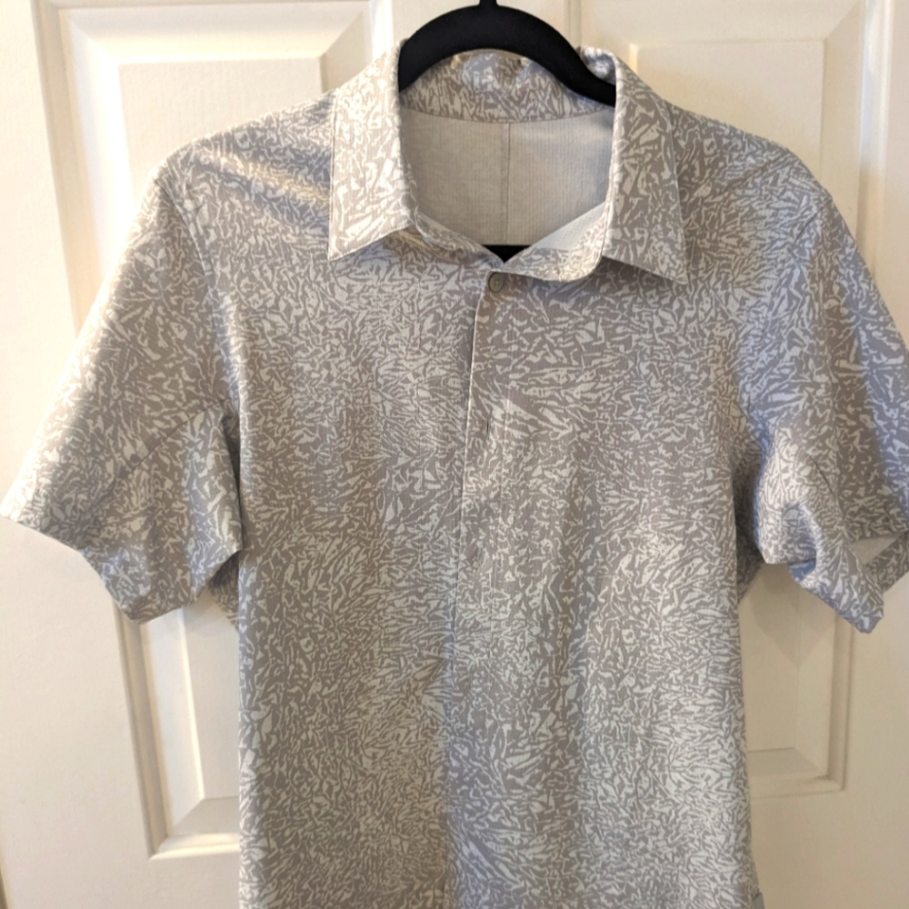 Lululemon short sleeve button down summer shirt